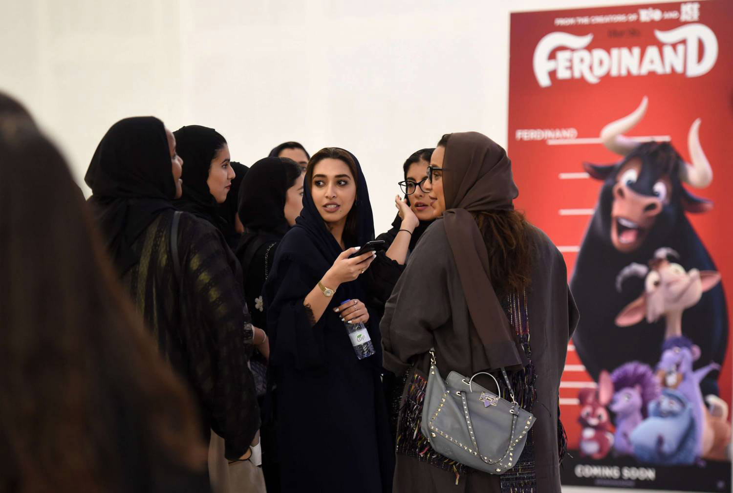 يتطلب الطريق الكثير من مكاشفة الذات عبر أدوات السينما التي تنفذ إلى وجدان المجتمع