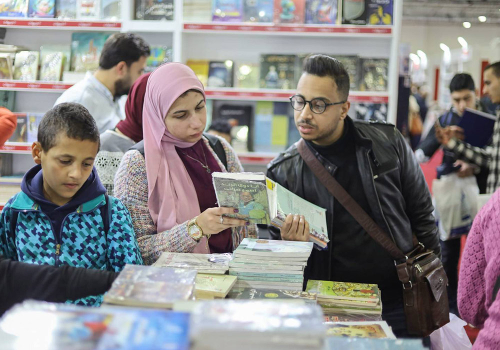 شهدت الأيام القليلة الماضية عودة بعض الأنشطة العربية على استحياء أو في وعاء إلكتروني 