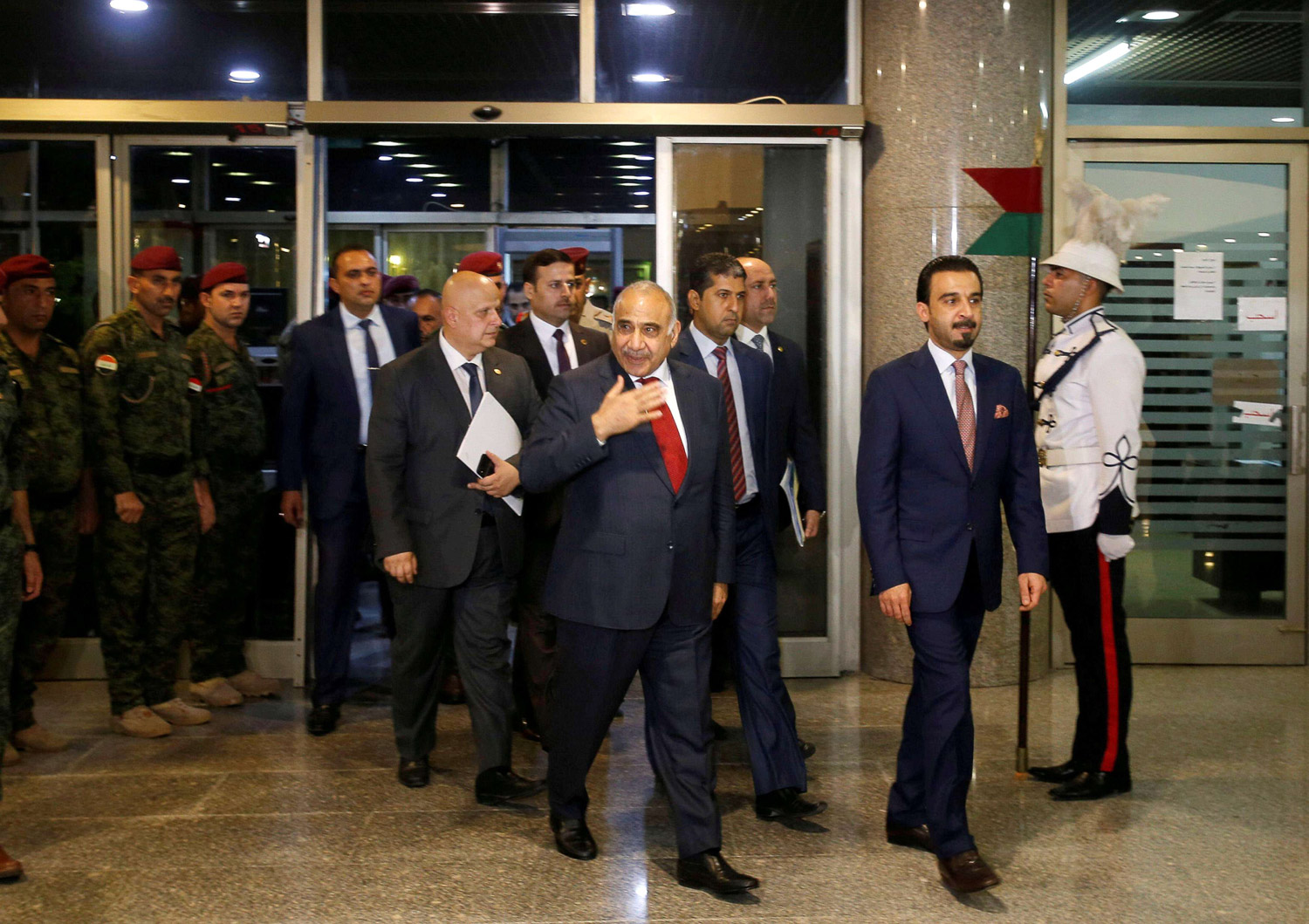 مصادر تكشف أن عادل عبدالمهدي وهادي العامري سألا رئيس البرلمان محمد الحلبوسي عن حقيقة الأنباء المتعلقة بوجود مداولات أميركية مع شخصيات سنية تتعلق بمستقبل القوات الأميركية.