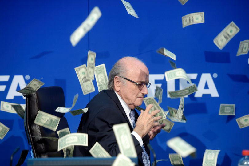 السيناتور الأميركي ريتشارد بلومنتال تعتبره ميرسيادس قدوة لها، حين طلبوا منه مقارنة الفيفا مع المافيا فردّ قائلا “المقارنة مهينة للمافيا”.