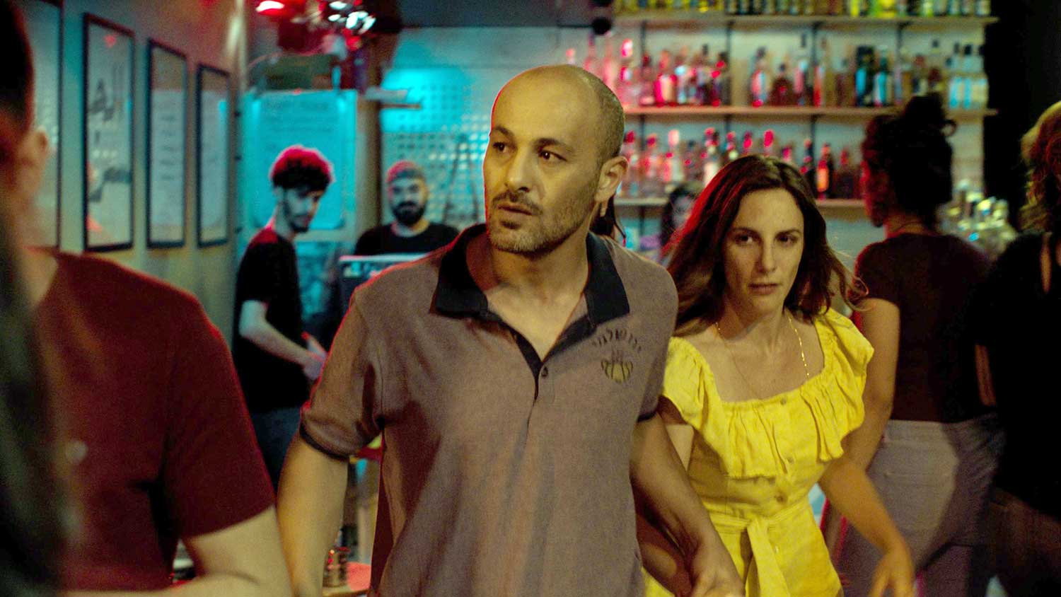 لقطة من الفيلم: عربي واسرائيلية في علاقة محرمة