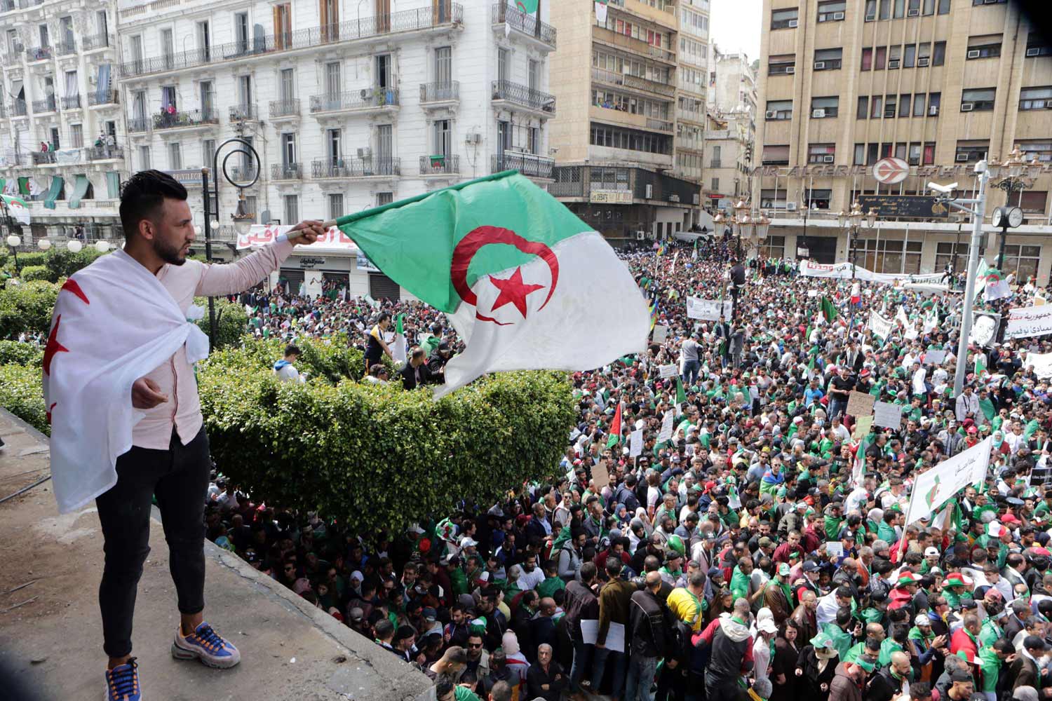 الحراك الشعبي الذي يحدث حاليا في الجزائر، بالتأكيد، لولا المثقفين، ولولا المتعلمين لما كان