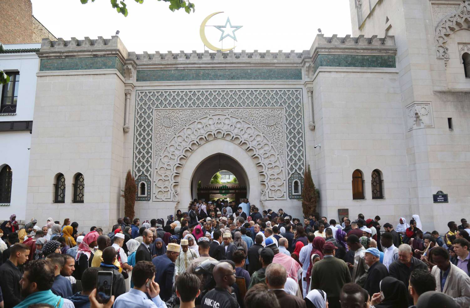 صراع الشرعيات العالمة ملازم لتاريخه