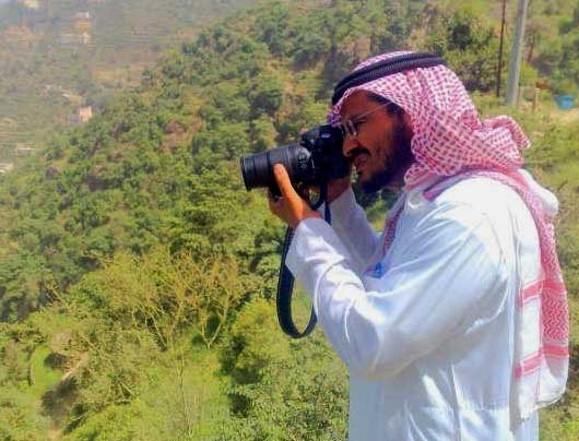 منتقدو قشاش في السعودية يعتبرون أن أبحاثه تلحق العار بأهل السراة من طائفها إلى يمنها، بينما يرى آخرون منهم أن قشاش جاء في غير وقته لأن اليهود لا يزالون يبحثون عن وطن