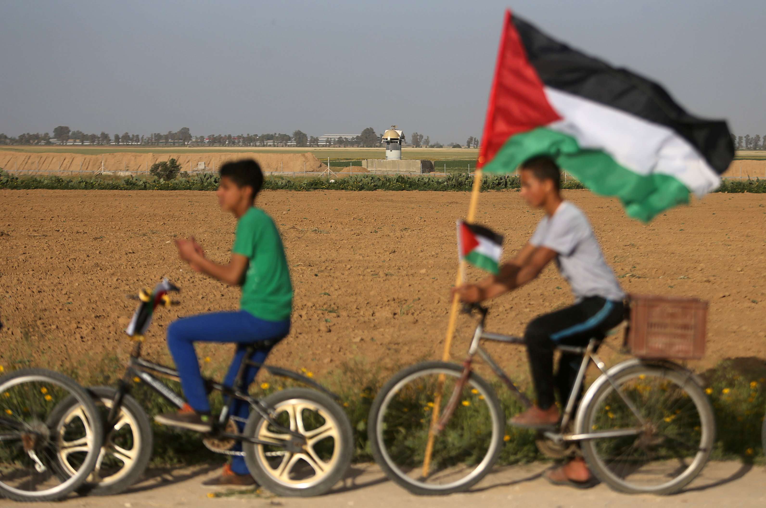 البحث عن مخرج من الأزمة