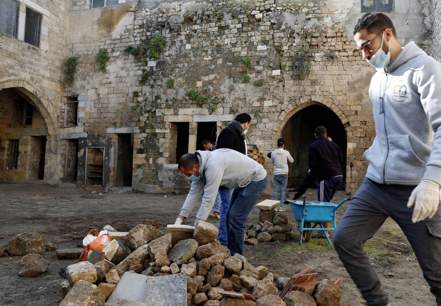 مبان تاريخية معرضة إلى خطر الهدم والانهيار