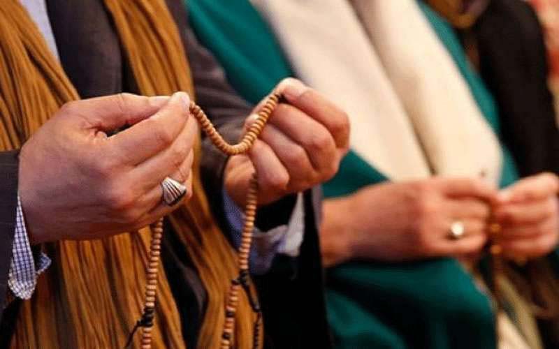 [ الشيخ الأغظف يذكر المؤرخون أنه في طريق عودته من الحج، التقى بالسلطان المغربي الحسن بن محمد الذي أدرك سعة علمه فقرّبه ووضع ثقته به.
