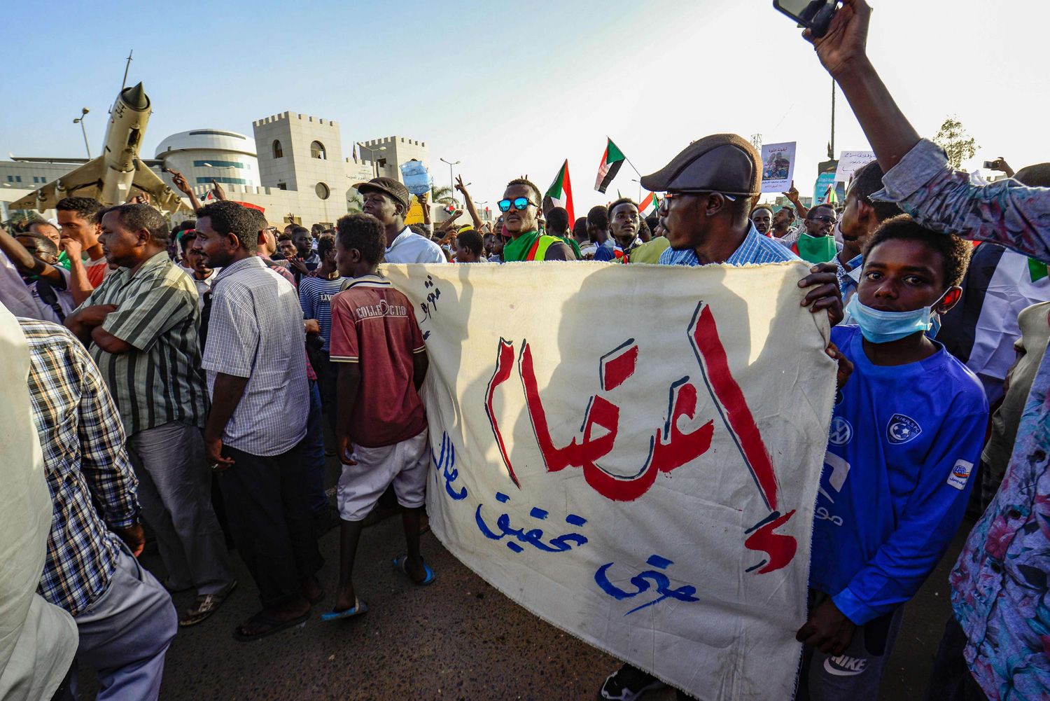الثورة مستمرة 