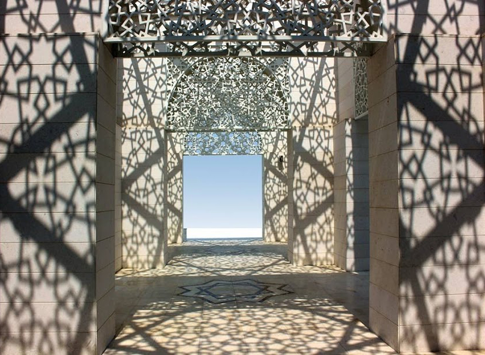 الممازجة بين الروح المحلية والانفتاح الكوني