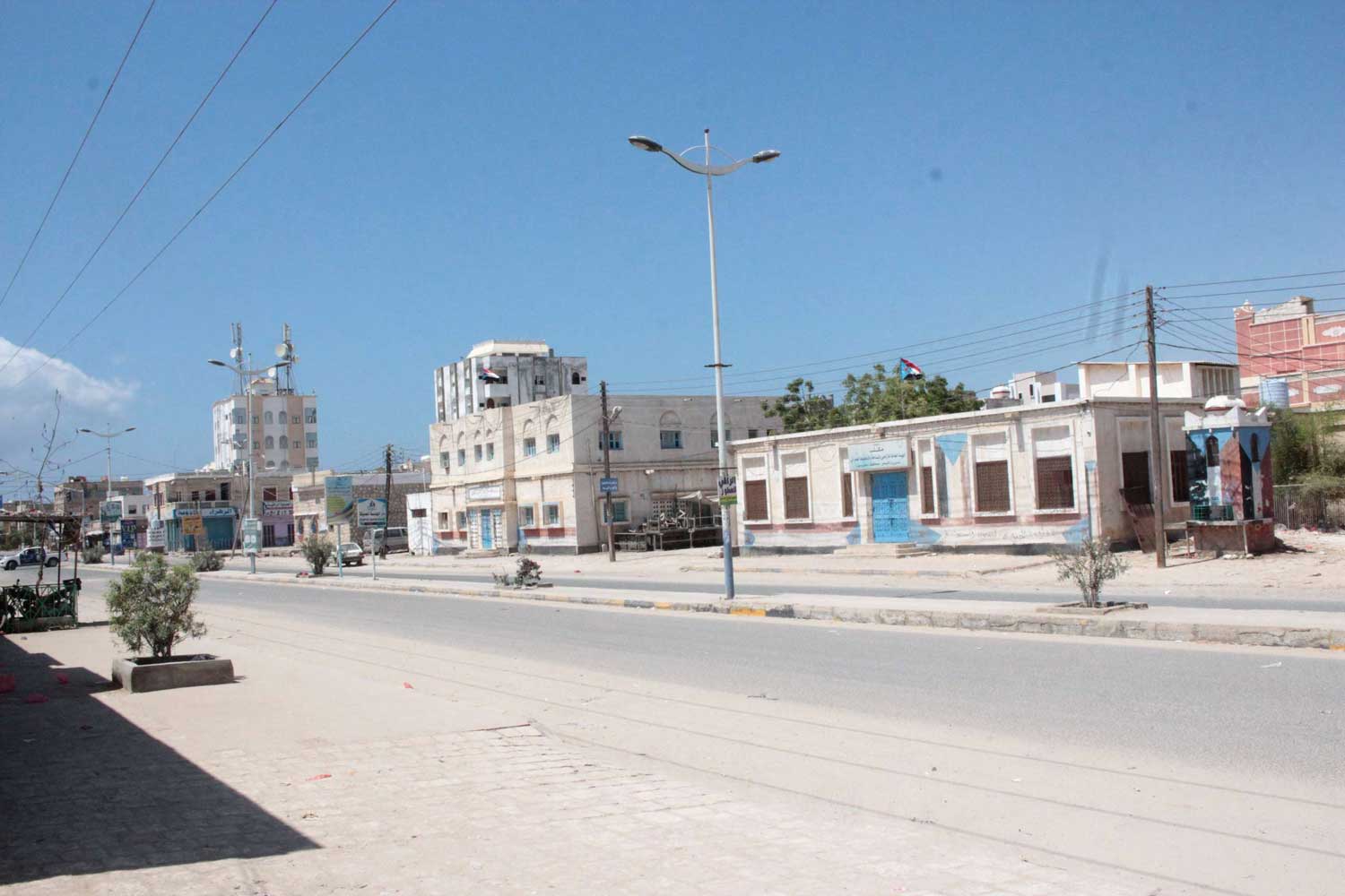  السلطات تفرض حظر تجول جزئيا في حضرموت وتغلق الميناء