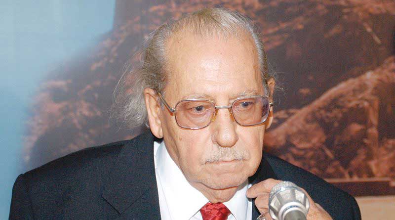 هاجس مينا الأول هو الكتابة عن معاناة الناس وتصوير مظالمهم