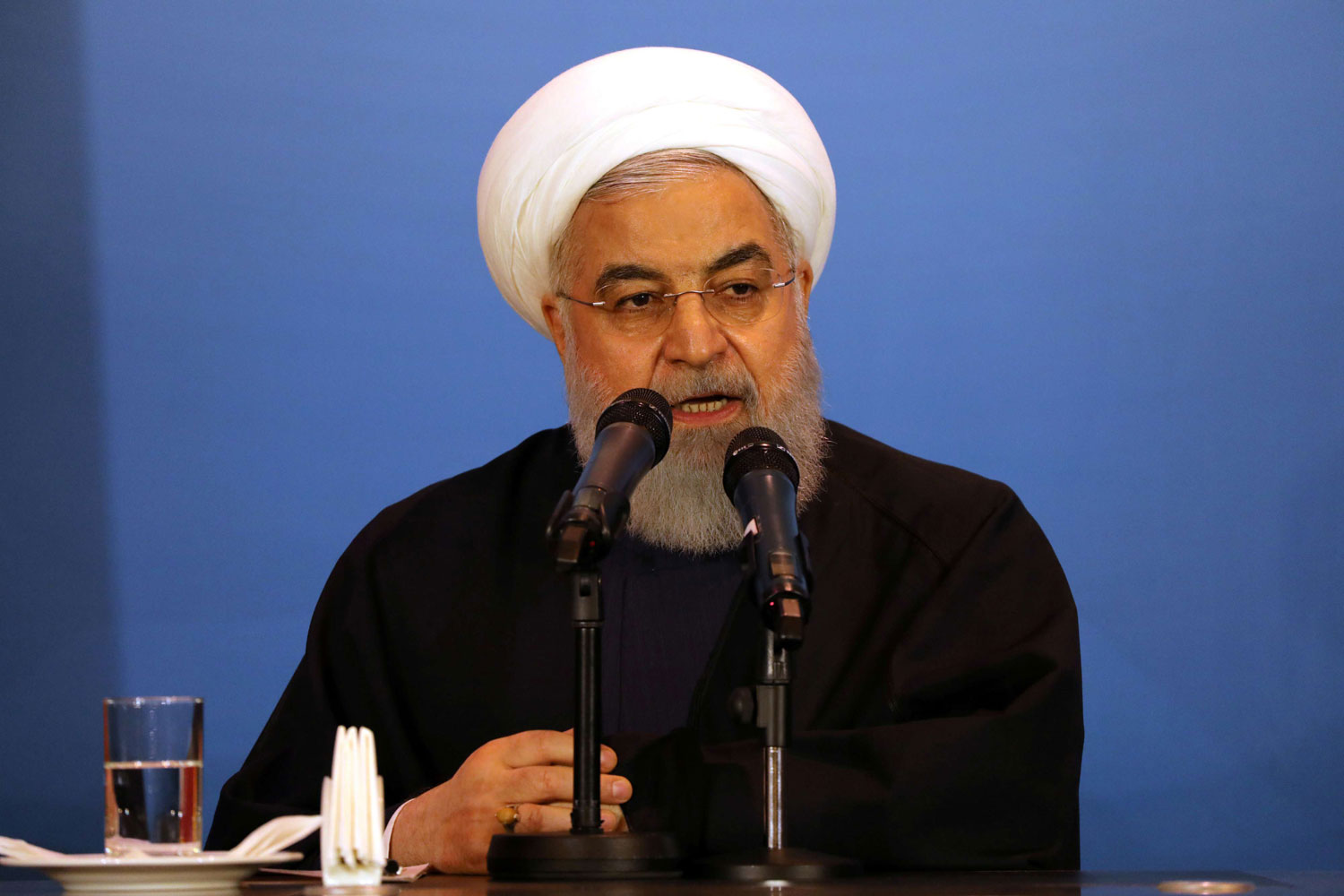 روحاني: علينا أن نقاوم المخططات الأميركية ضد بيع نفطنا