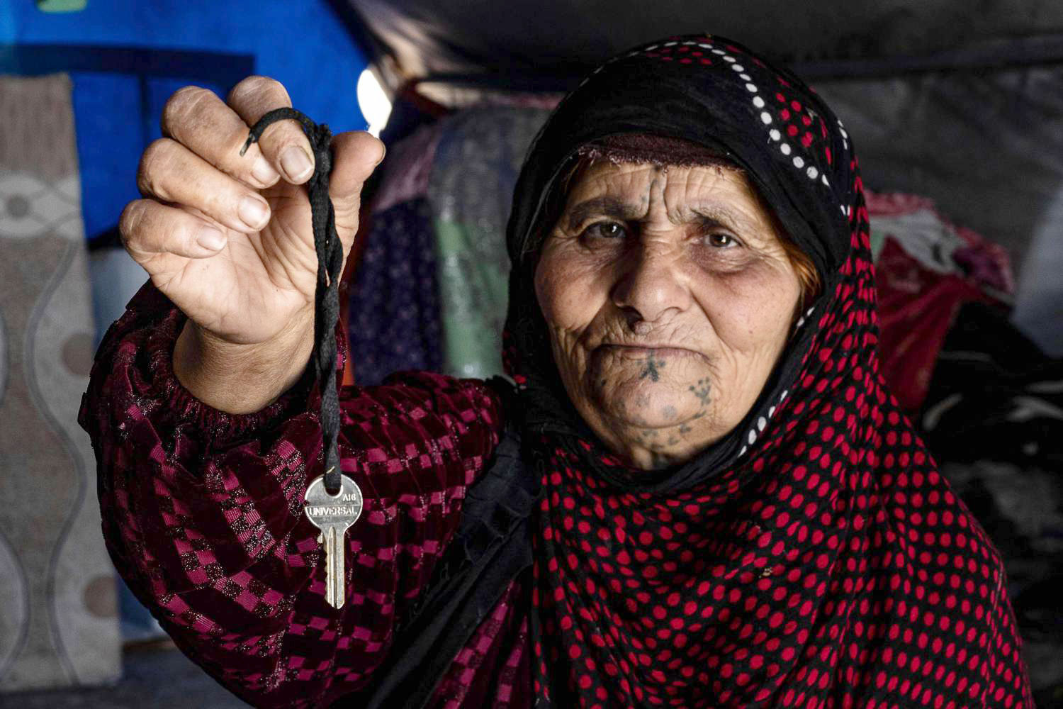 "إذا متّ قبل أن أعود، أريد أن يدفنوا معي هذا المفتاح"