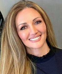 هيلدا حياري تنحاز لجماليات التشخيص التعبيري المتراسل مع تقاليد التمثيل الساخر والمرح وتكشف هوية إشكالية للنساء