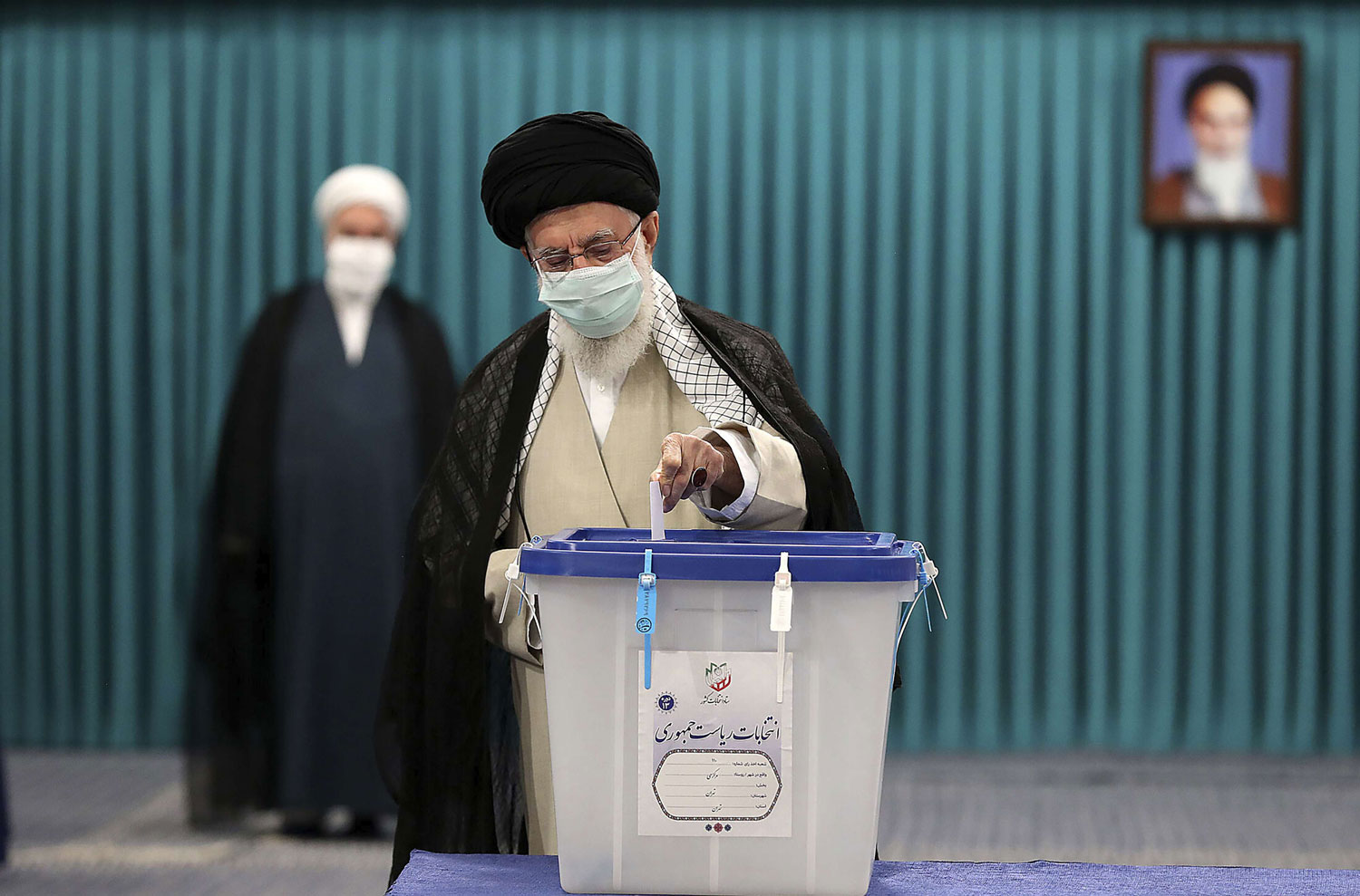 خامنئي: كل صوت له وزنه. تعالوا وشاركوا واختاروا رئيسكم