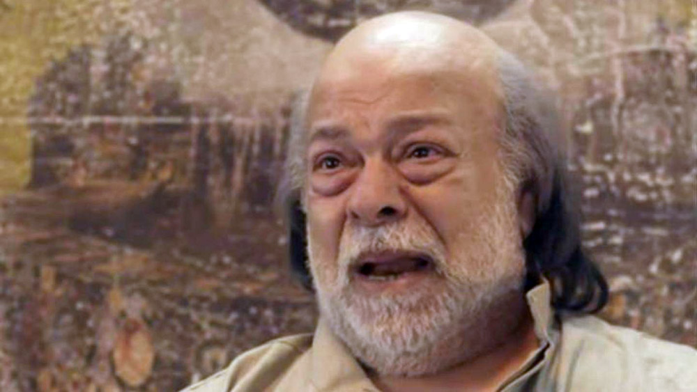 بداياته تشبه إلى حد بعيد بدايات التلقائي المصري الراحل أحمد زكي، الذي دأب على استعراض ملكاته بتقليد الشخصيات المتنوعة، والمدهش أن أفضل أدوار نصر السينمائية قد جاءت في أفلام لعب بطولتها زكي