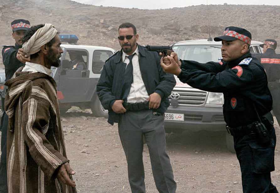 موقف الروخ في مجال الإضحاك، يختلف عن موقفه في الدراما، لاسيما حين أدى أدوارا حساسة كدوره في فيلم “كازانيغرا”، فنال نصيبه من التقريع، بسبب مشهد واحد