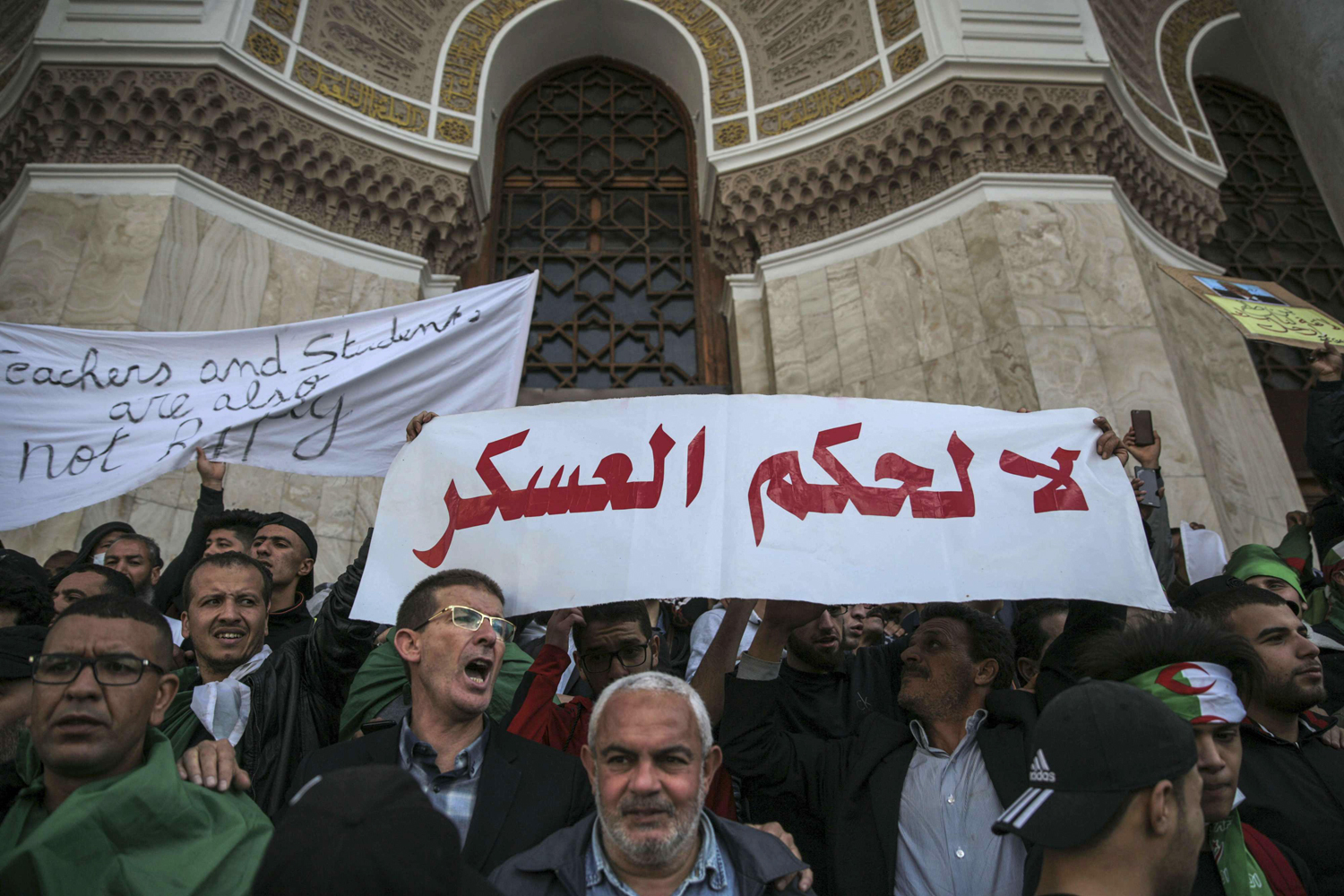 قايد صالح: أطراف أجنبية نسقت مع عملاء من الداخل لضرب سلمية المسيرات
