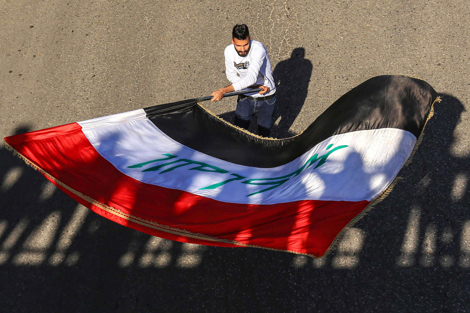 انتفاضة العراقيين كشفت عن تدني شعبية الأحزاب السياسية