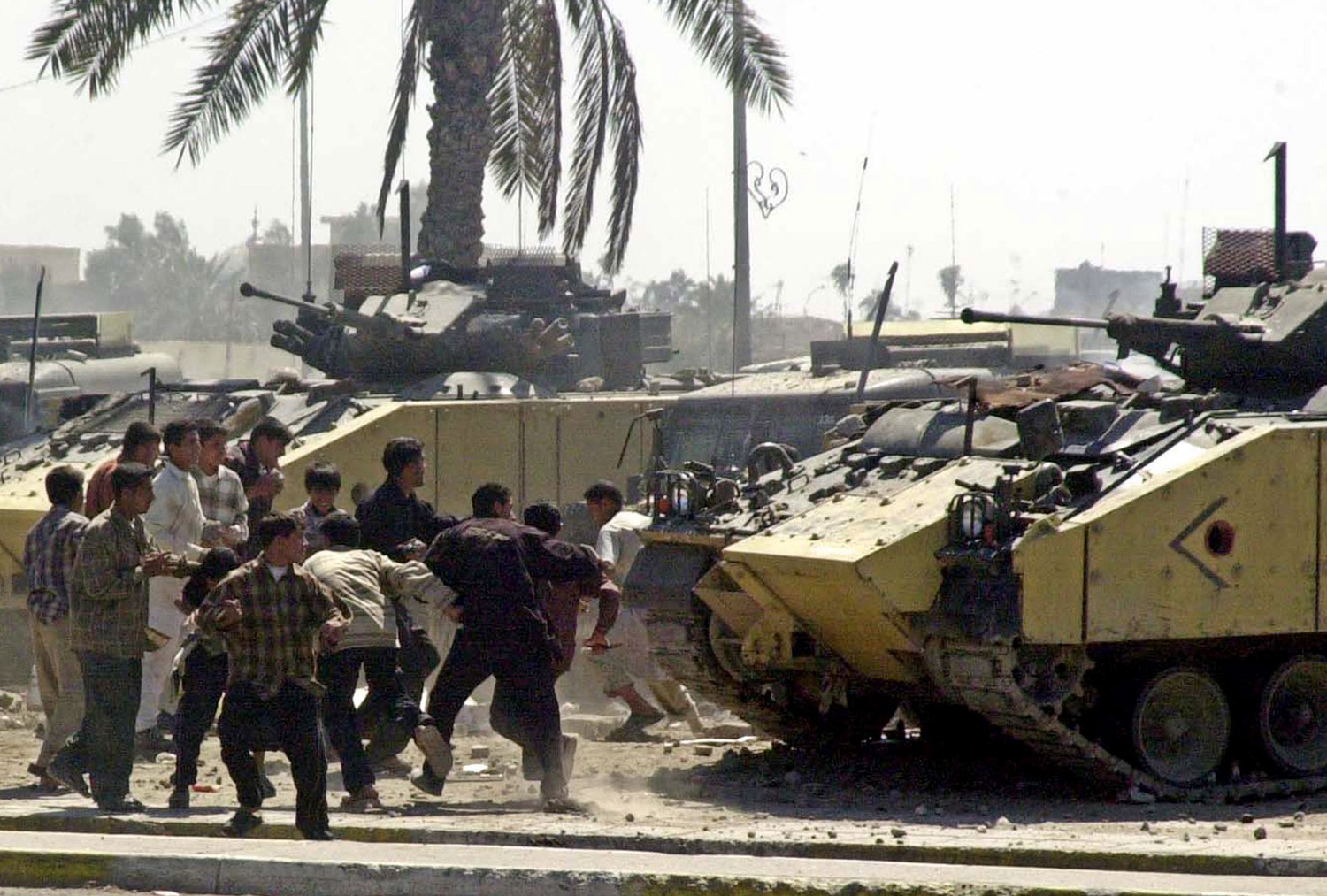 العودة إلى العراق منحت، الجندي السابق في الجيش البريطاني، فرصة للبحث عن إجابات لأسئلة لم تغادر ذهنه