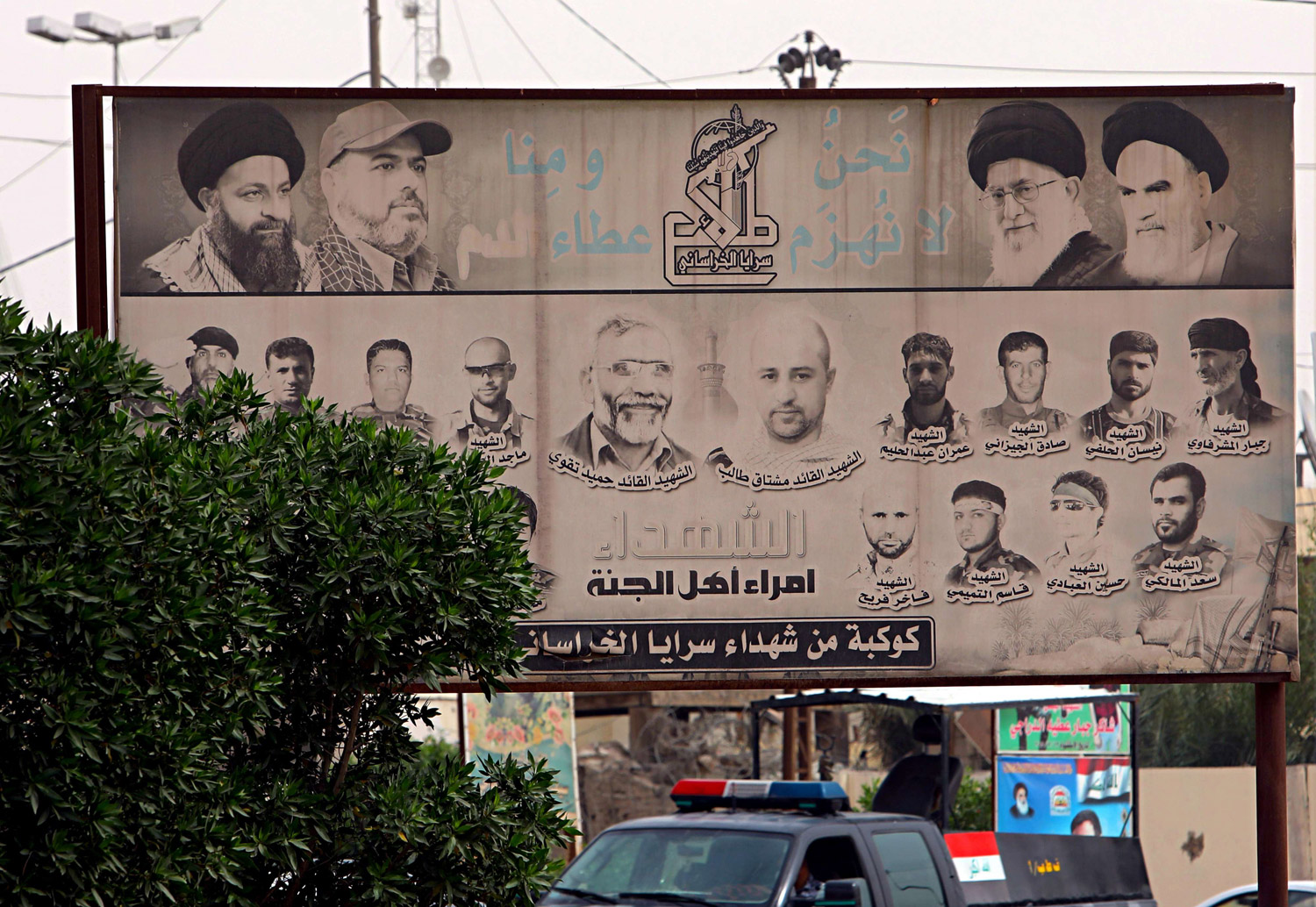 بينما وفرت إيران وسوريا المكان والدعم للمقاتلين السنة والشيعة، لم تضع الولايات المتحدة مطلقًا أي إستراتيجية شاملة للحيلولة دون ذلك بعد الغزو الأميركي للعراق في سنة 2003 وفتحت البلاد على مصراعيها لإيران التي وسعت نفوذها في سوريا واليمن أيضا