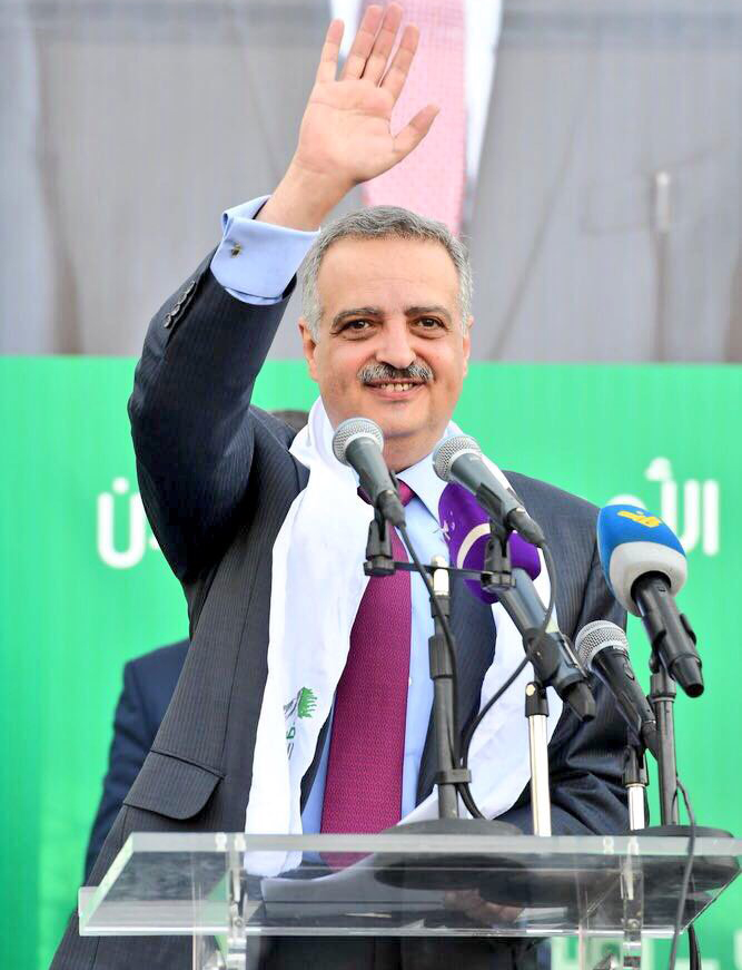 طموحات أرسلان كبيرة، فبعد تأسيسه للحزب الديمقراطي اللبناني، صار يعتقد أن الوقت مناسب لينتزع ما يقول إنه "حق مشروع" له