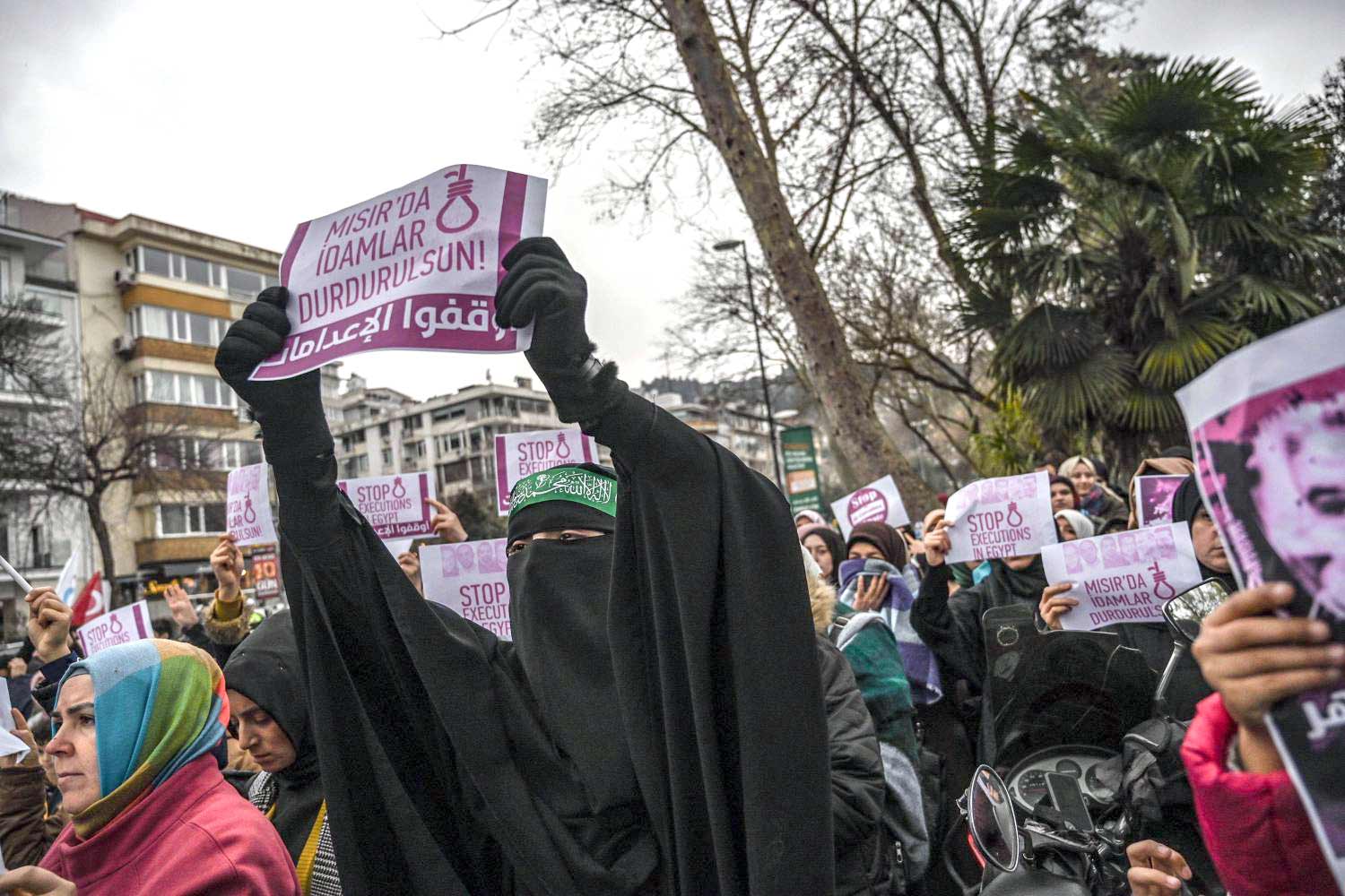 التوقيت ليس مناسبا لرفع هذه الشعارات