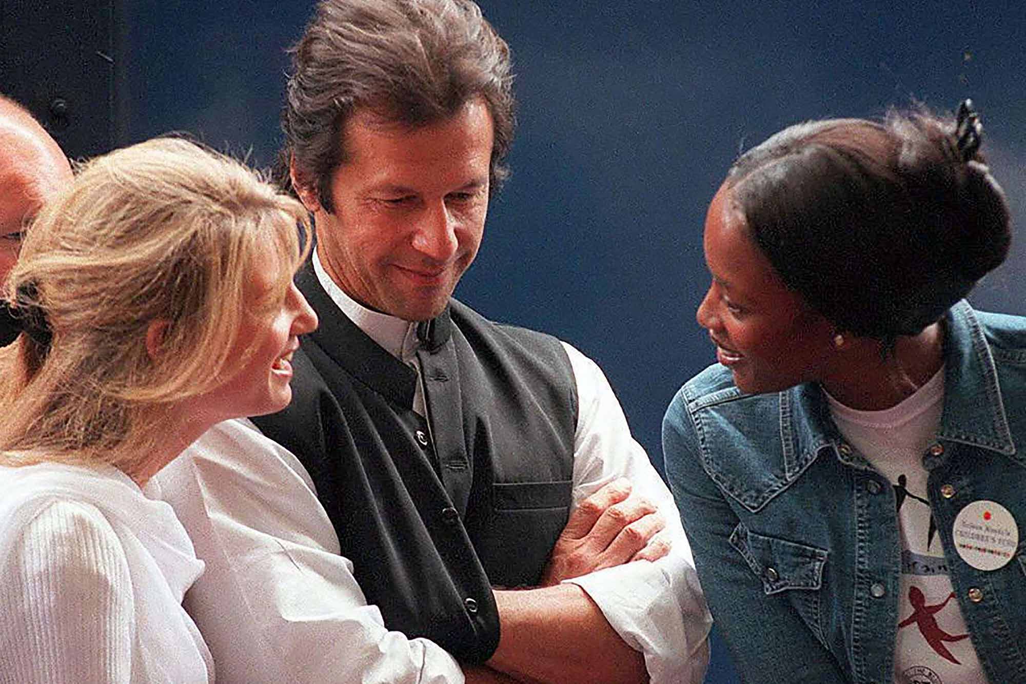 خان اشتهر في الغرب بمغامراته العاطفية في الماضي