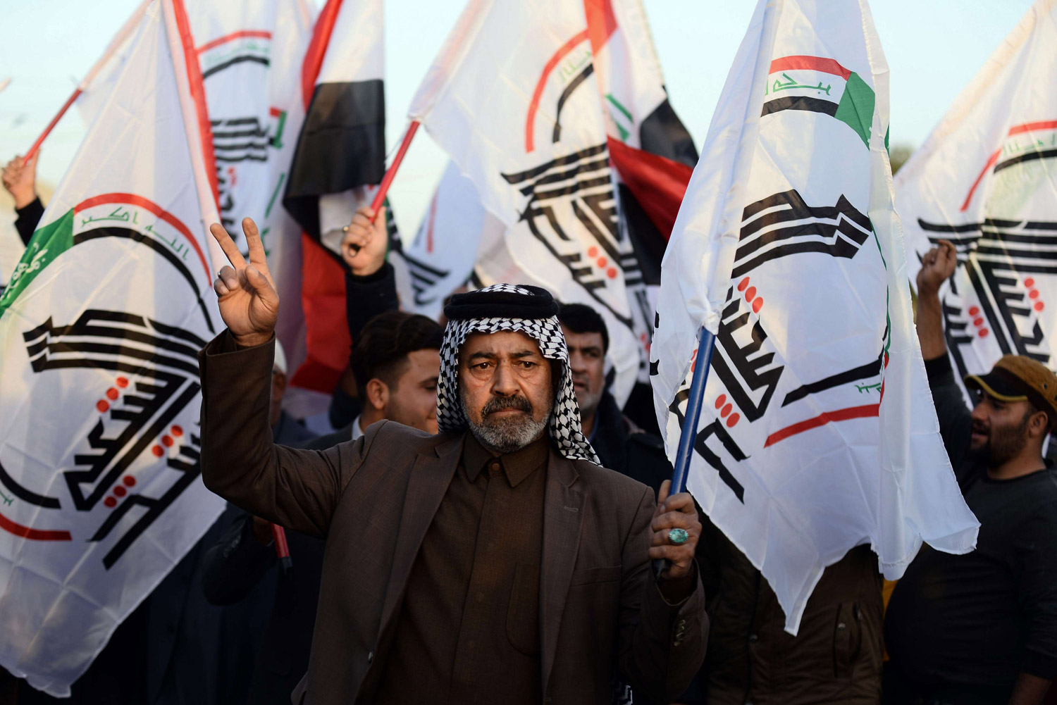 طهران تحشد مؤيديها في الشارع العراقي