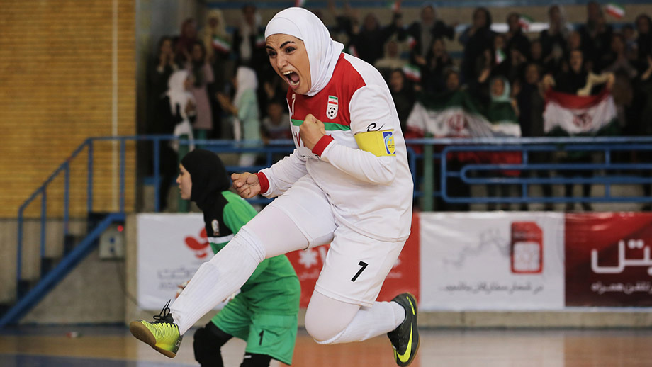 فرحة النصر في الملعب
