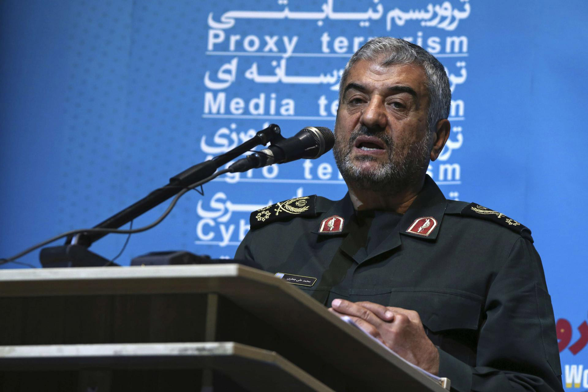 عرض ترامب التفاوض مع طهران يتناقض مع أفعاله