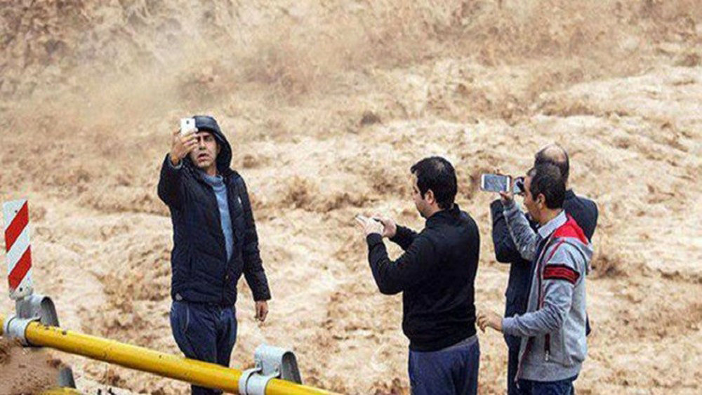 المخاطرة بحياتهم من أجل الحصول على صورة