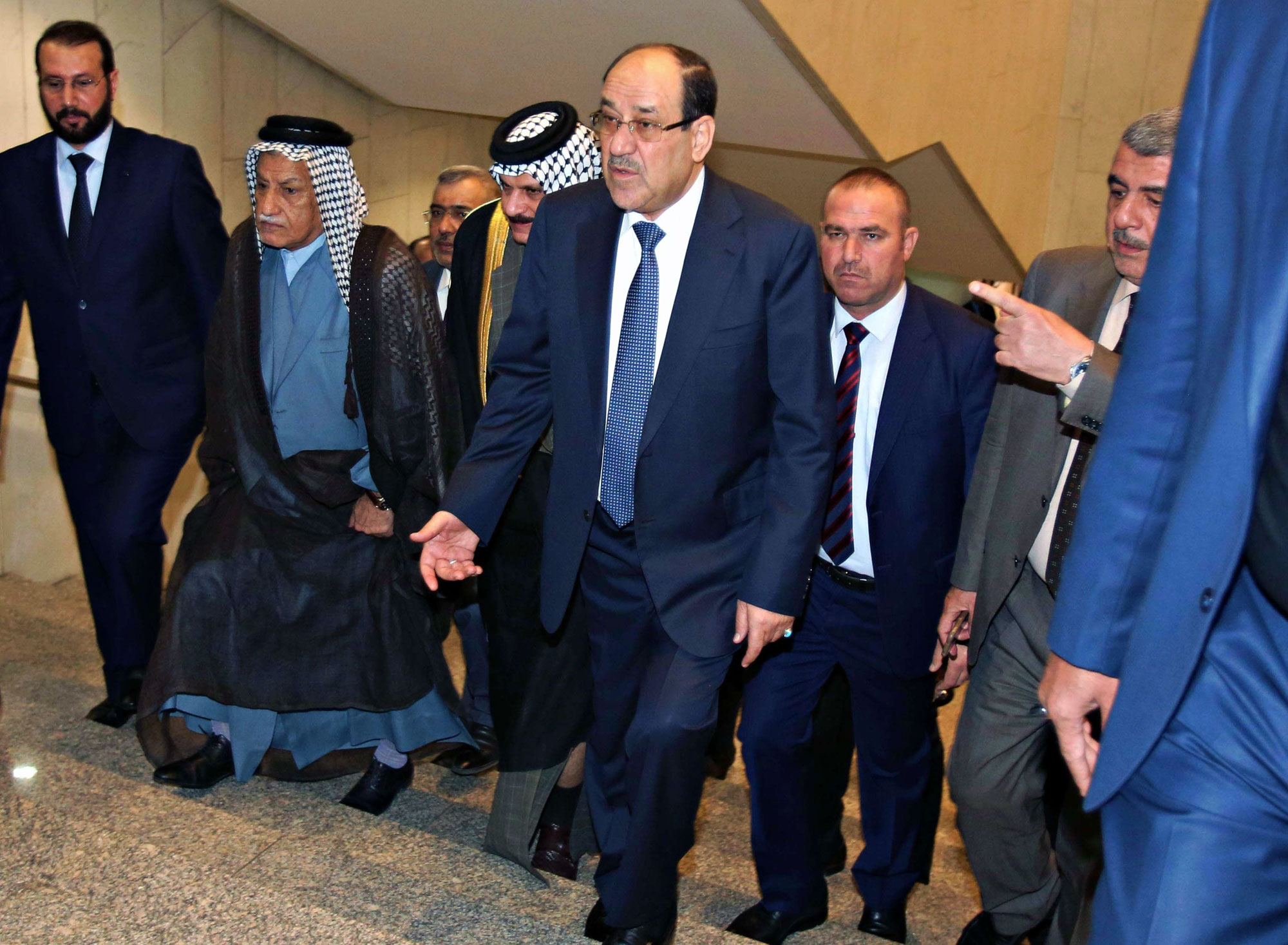 مفاجأة الجلسة الأولى