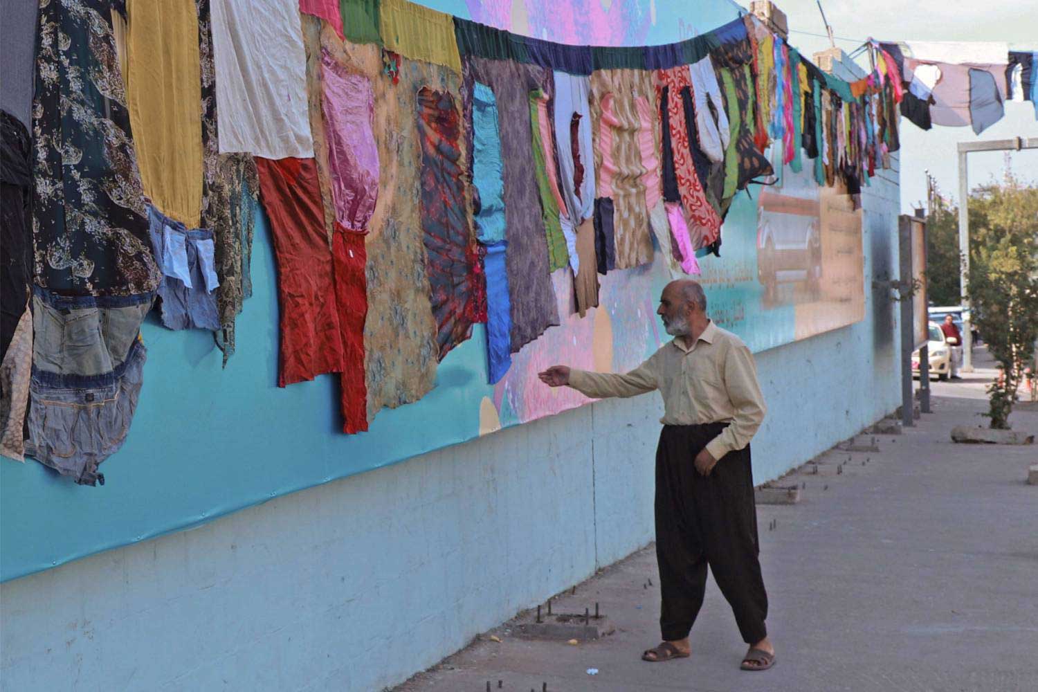 من بين القطع "ملابس لنساء متوفيات بسبب العنف"
