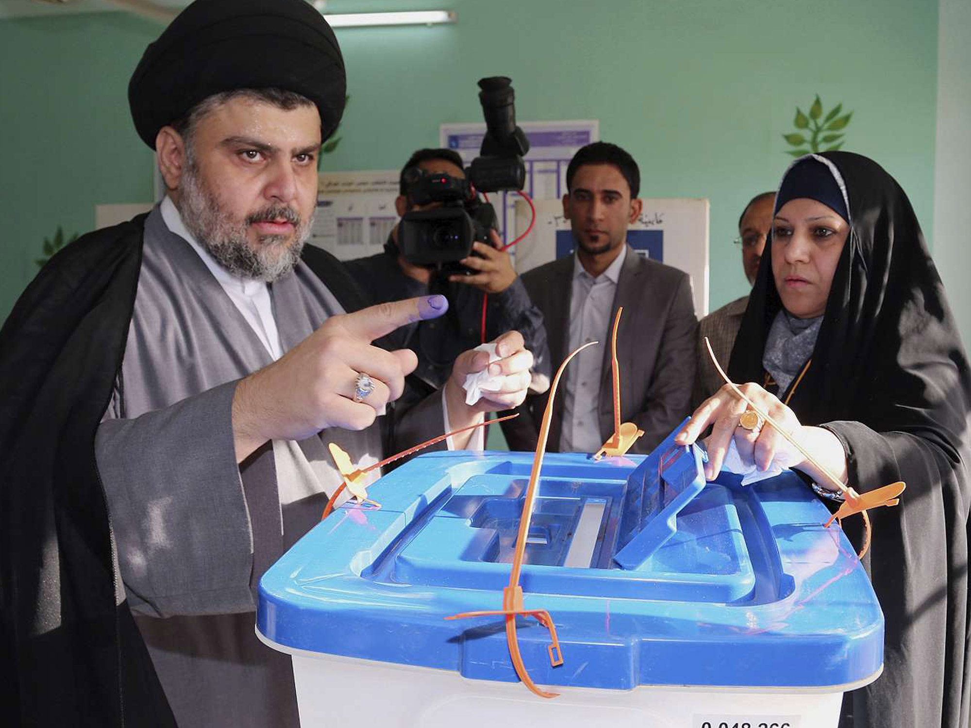 مقتدى الصدر قد م إلى الأحزاب الأخرى لائحة تتضمن أربعين اقتراحا معظمها اجتماعي