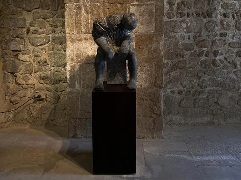 حالة من الاضطرابات المنعكسة على الأوضاع غير الطبيعية للأجساد والتي تبدو في عدد من الأعمال النحتية