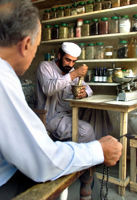 خلطة لعلاج نزلة  البرد لا تفوق خمسة آلاف دينار، ومعايدة الطبيب تكلف خمسين ألف دينار عراقي