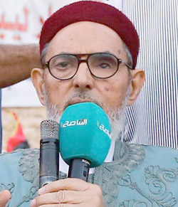 مفتي إخوان ليبيا، عضو الاتحاد العالمي لعلماء المسلمين، الصادق الغرياني، اعتبر أنه لا ينبغي على كل من يخاف من فايروس كورونا التخلف عن صلاة الجماعة