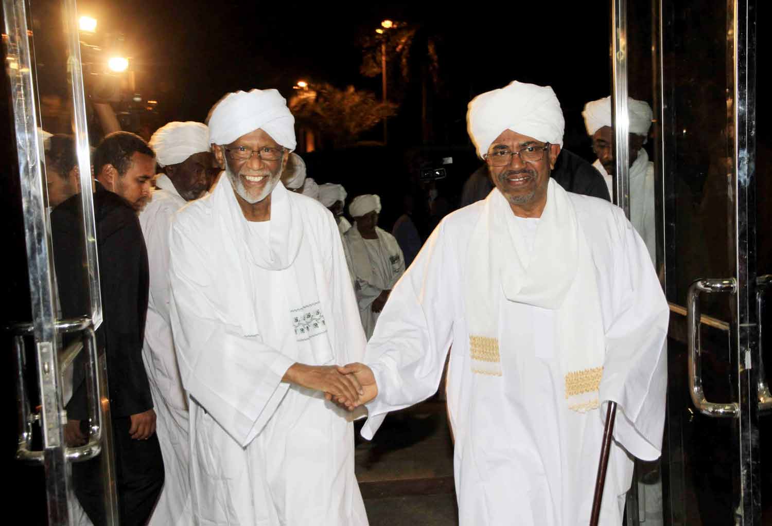 إخوان السودان هربوا بالأسلمة والشريعة إلى الحكم العسكري، أسلمة في الشعار لكن على الأرض باتت تلك الأسلمة عاجزة عن التفاعل مع واقعها