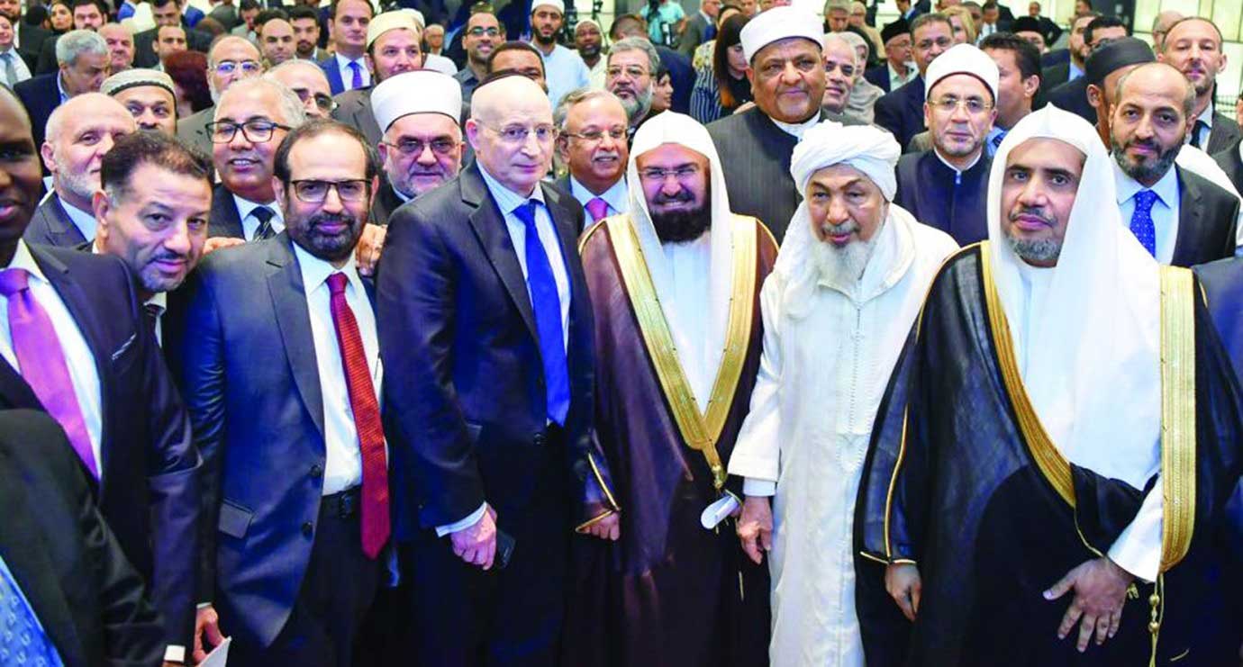 سباق كبير يشهده العالم الإسلامي هذه الفترة على تمثيل المرجعية الإسلامية، للتصدي لمن يشوش على جهود ترسيخ الاعتدال ببث الدعايات الموتورة. وهذا يتطلب جهداً مضاعفاً ومركباً من العيسى ونظرائه لحماية سفينة الوعي الرشيد للإسلام
