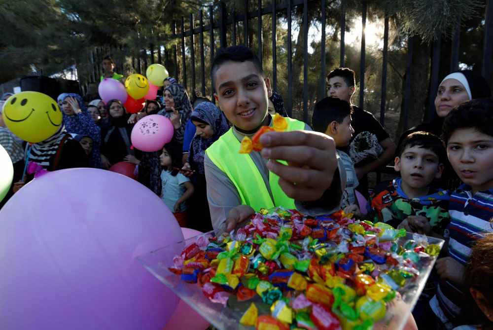 إدخال الفرحة على قلوب الأطفال في العيد