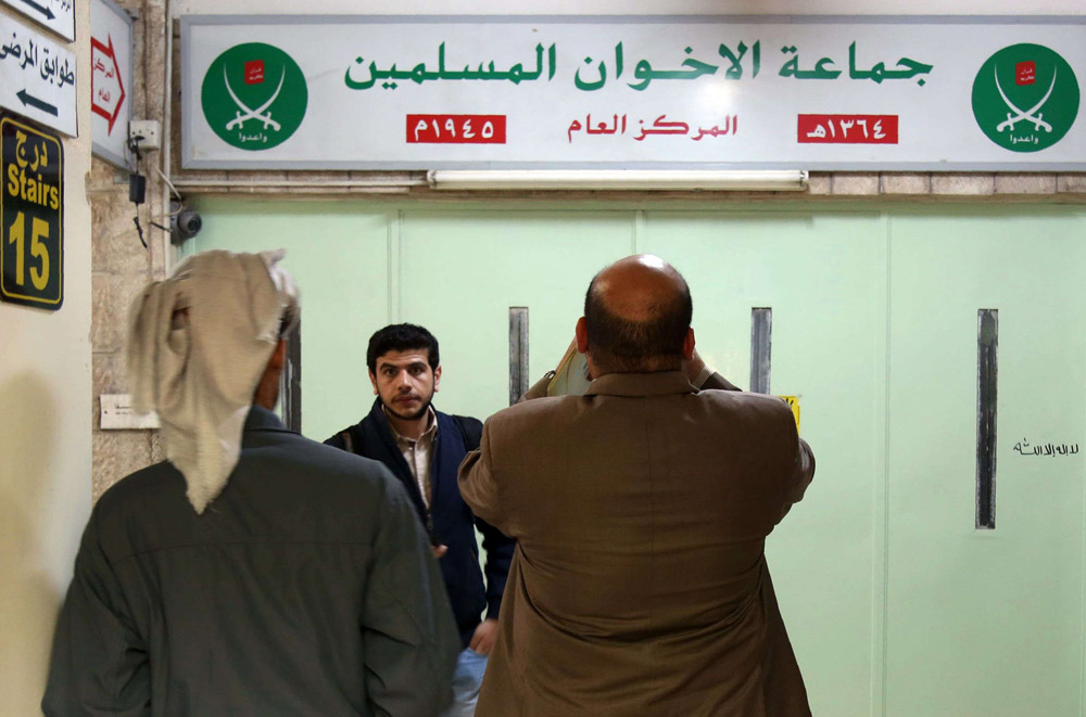 السلطات تضيق الخناق على الجماعة