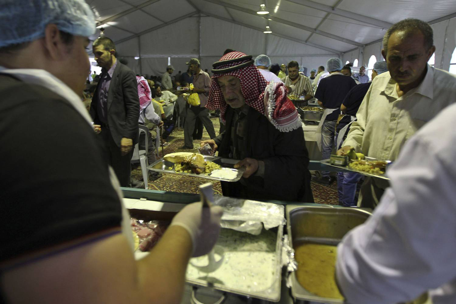 في رمضان يُطعم الجياع