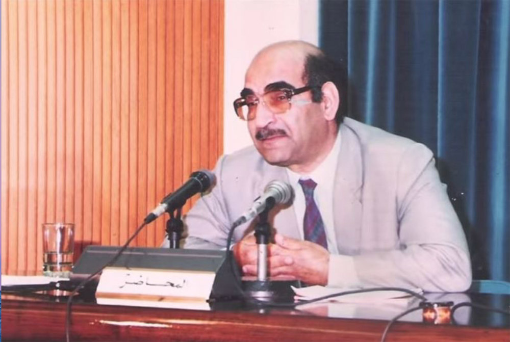 الجابري يتصدى للتراث لا بوصفه ثابتا غير متغير، بل لتنقيته في سبيل البحث عن موطئ قدم في التاريخ المعاصر. ذلك التراث الذي لا بد له من التجدّد ولا بد من غربلته لكي يصفو فكرا ومنهجا وممارسة