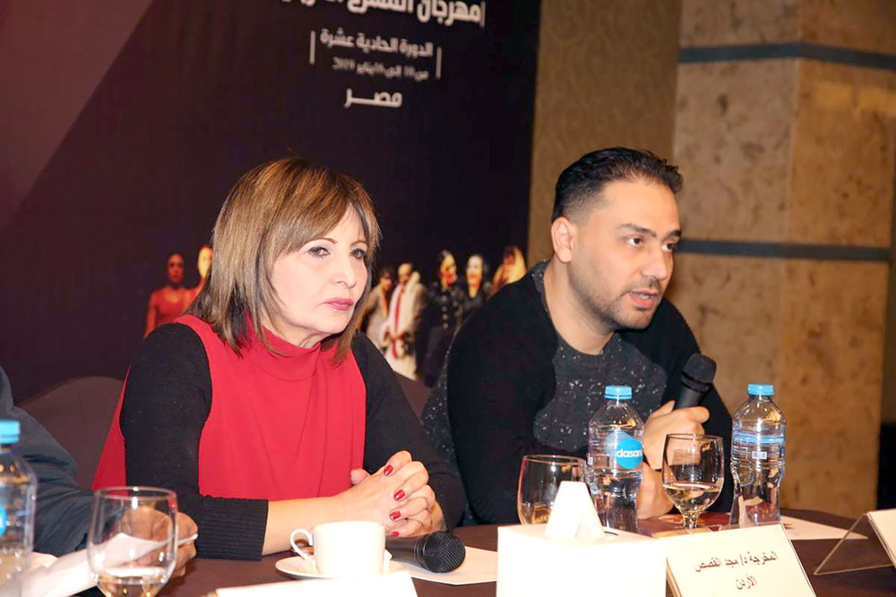المخرجة مج القصص تعتمد على الحضور النسائي في صياغة رؤية ومشاهد المسرحية