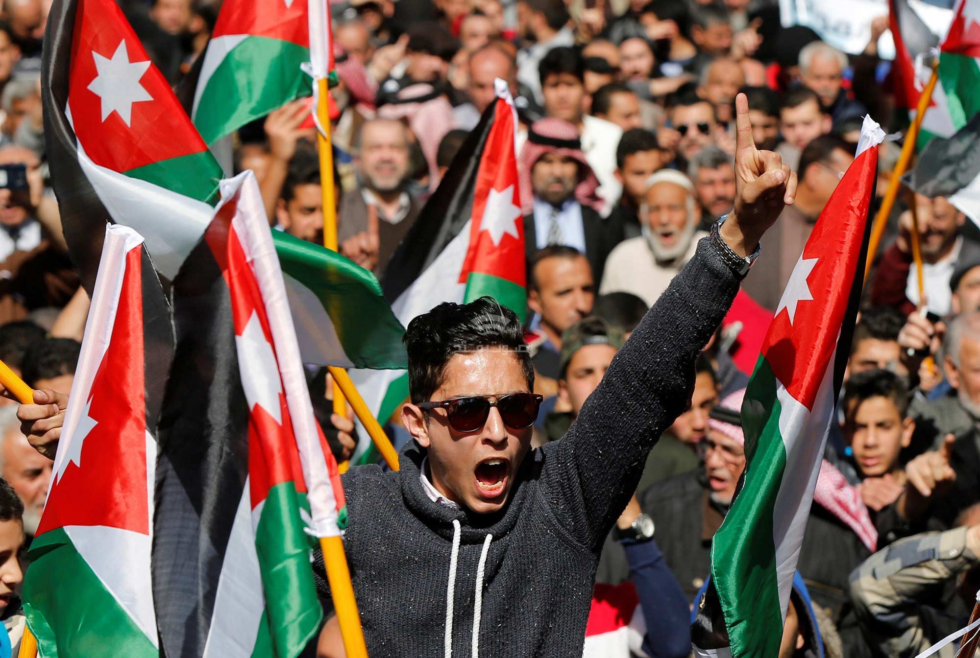 مشروع قانون للضريبة على الدخل طرحه رئيس الحكومة السابق هاني الملقي أشعل فتيل الاحتجاجات في مايو الماضي 