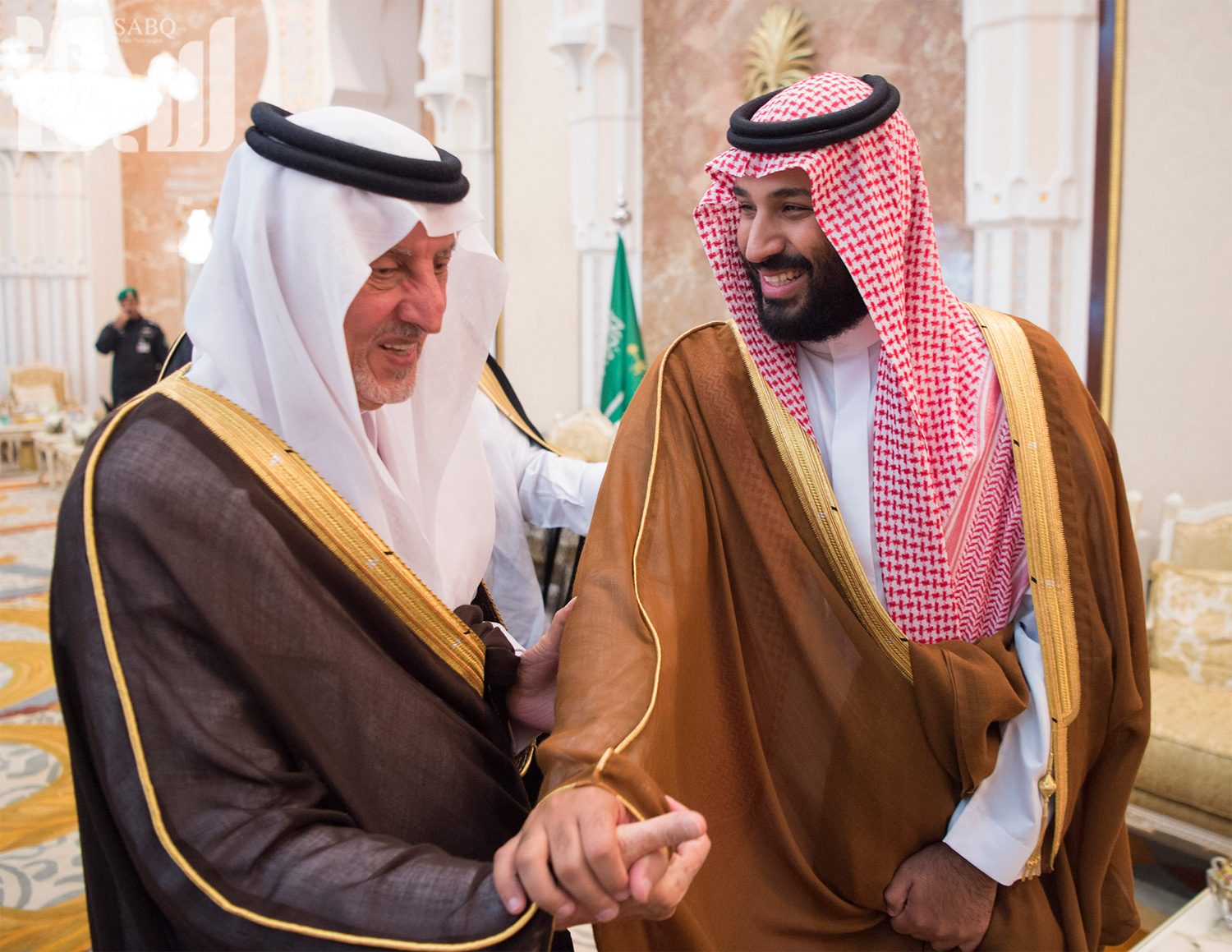 الفيصل يعد واحدا من أهم رموز الواقع السعودي  وإداريا فذا يحكم أهم مناطق المملكة، ويكتب الشعر، ويدير أكبر مؤسسة فكرية في العالم العربي