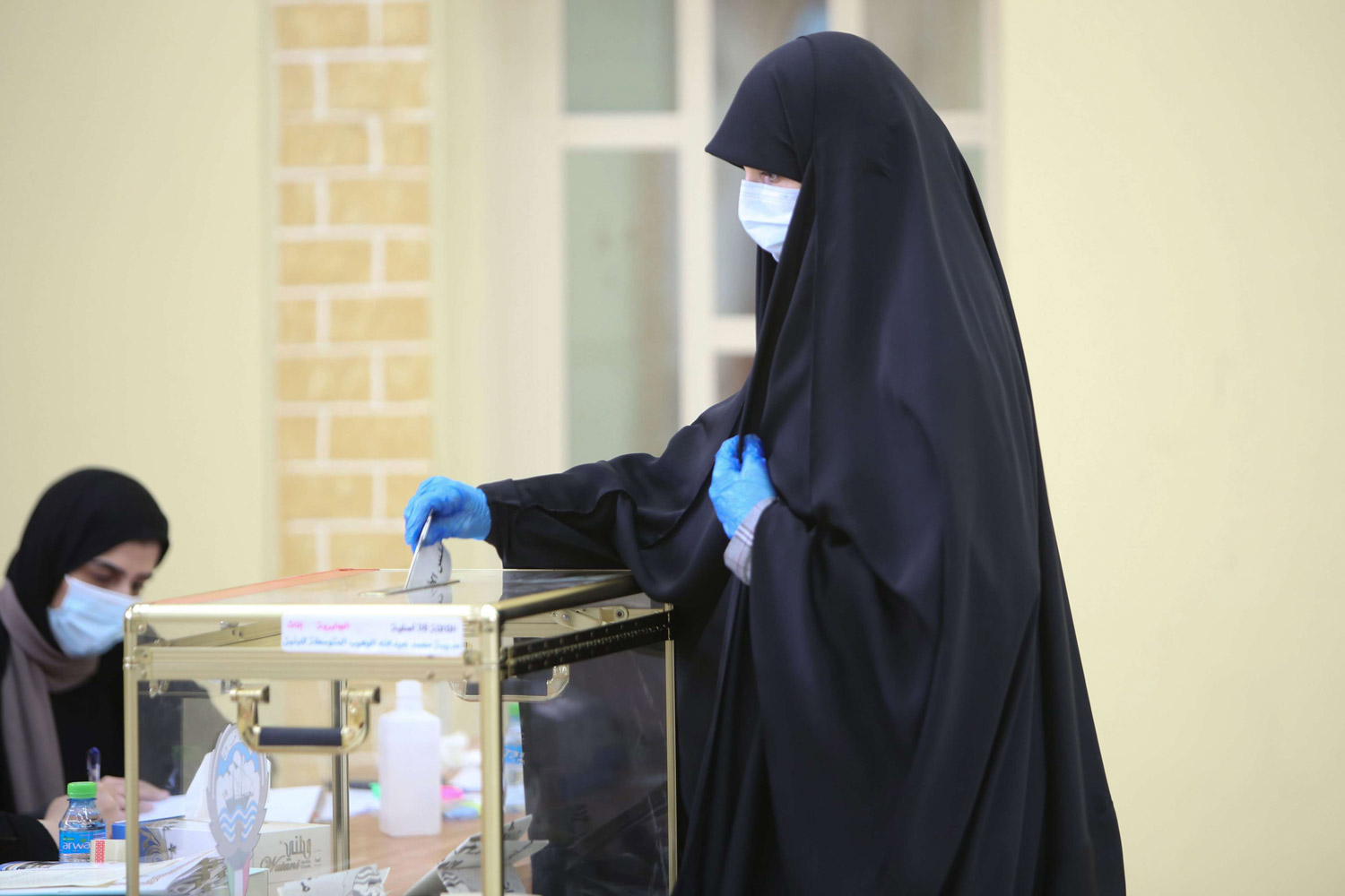أكثر من 567 ألف ناخب يختارون برلمانا كويتيا جديدا