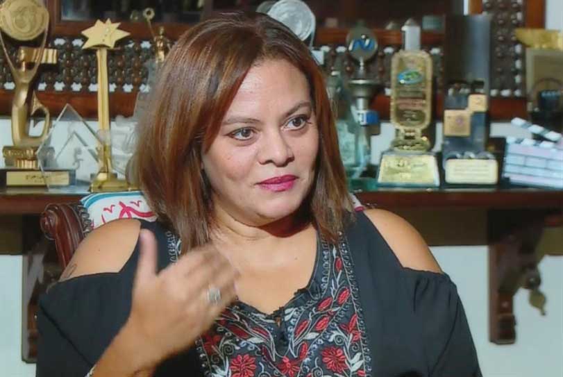 تعريفها للفن تحصره في الالتزام والمصداقية، ولا تتردد في حذف مشاهد إن أخلت بالسياق، بصرف النظر عمن يجسدها، مثلما فعلت مع أحمد الفيشاوي أو سماح أنور التي شطبت دورها بالكامل