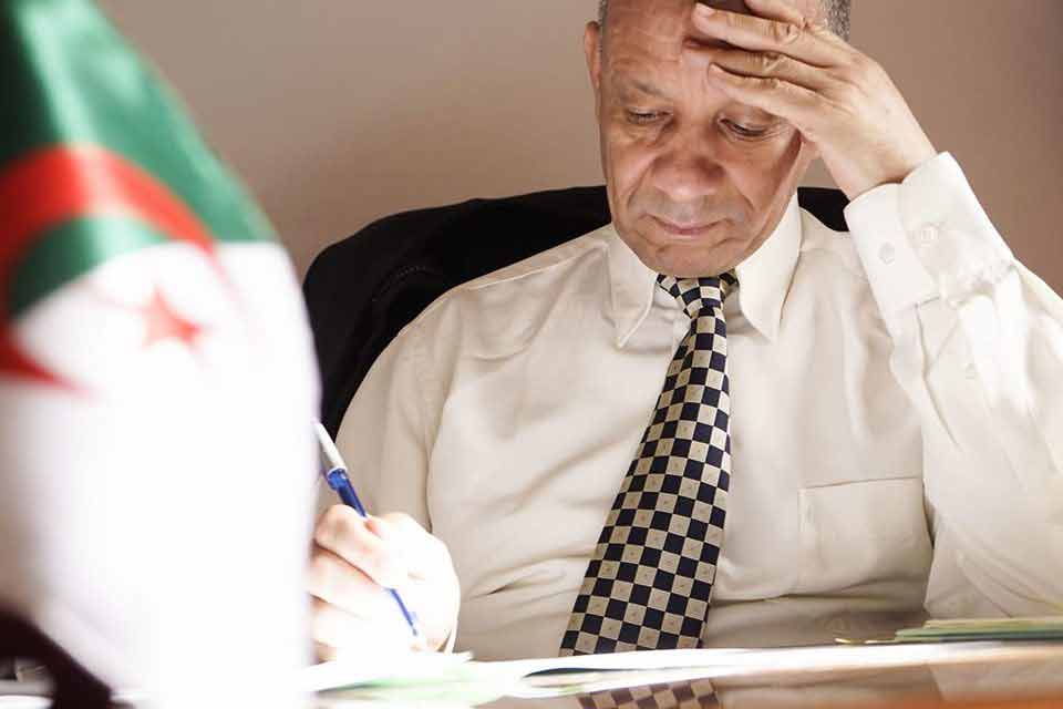 "حركة البناء الوطني" يقول عنها مؤسسها بن قرينة إنها ليست حزبا إسلاميا، ولكن نظرة سريعة تقول العكس، فجل مؤسسي هذا الحزب هم من الكوادر الإخوانية عقيدة وهيكلة وتنظيما 